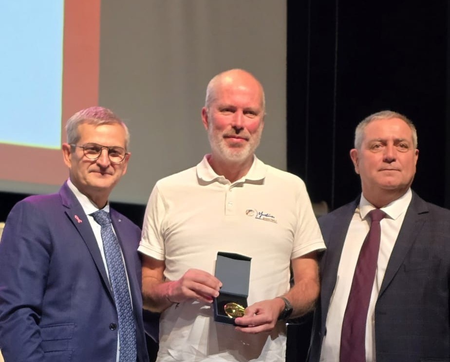 Jean-Jacques BOITEZ reçoit la médaille d&rsquo;or de la FFBB